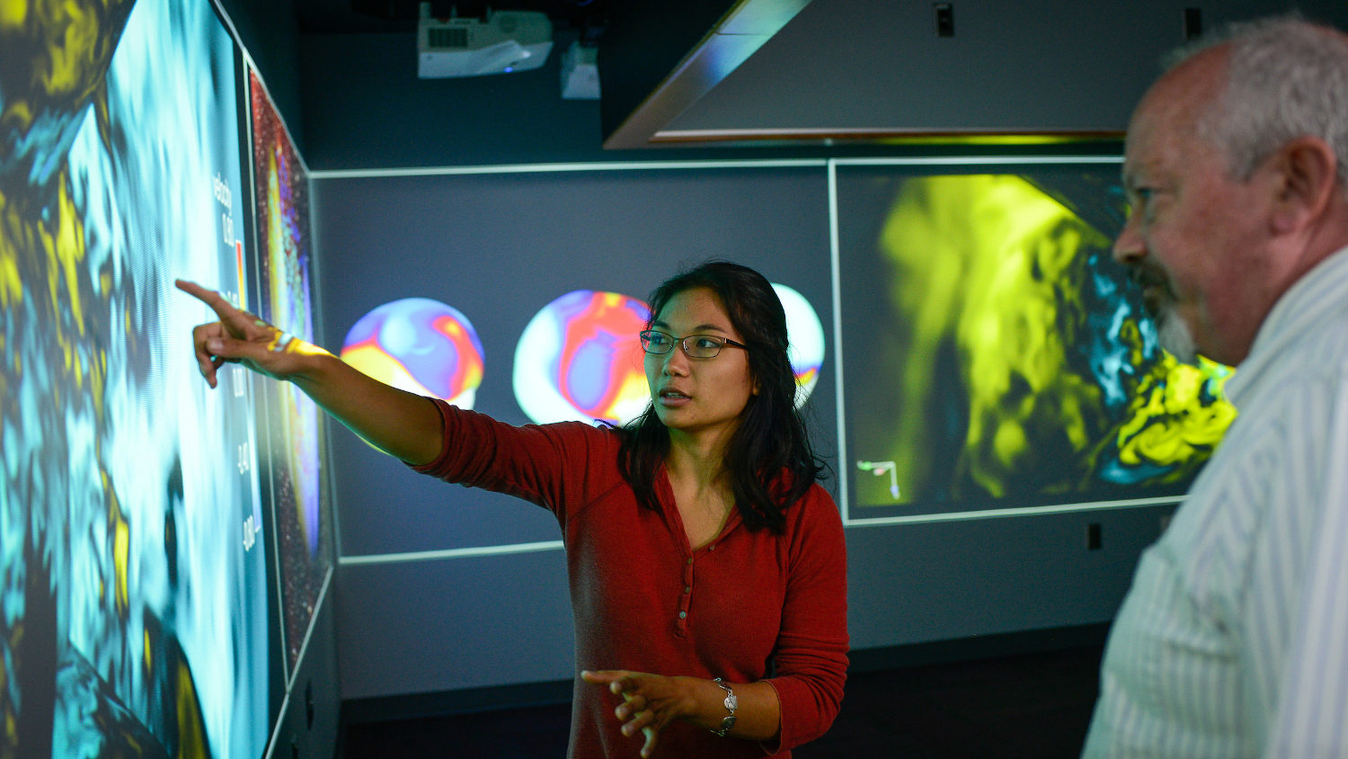 Undergraduate Mia de los Reyes her research